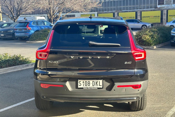 2026 Volvo XC40 XZ Ultra B4 Dark SUV Image 8