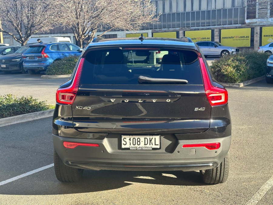 2026 Volvo XC40 XZ Ultra B4 Dark SUV Image 8