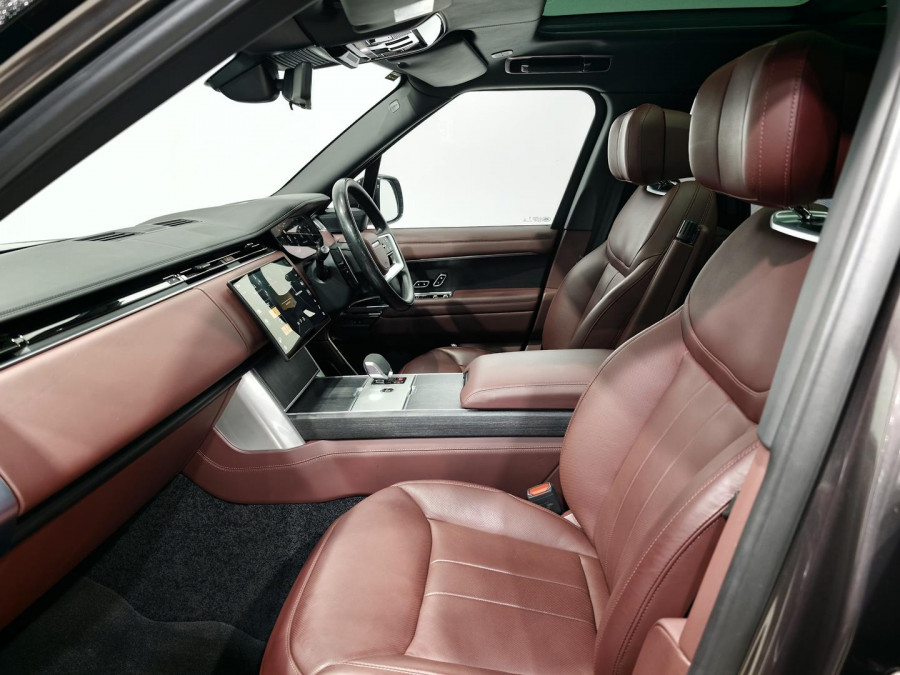 2024 MY25 Land Rover Range Rover L460 P460e Autobiography SUV Image 5
