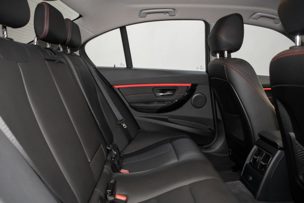 2016 BMW 3 Series 18i Sport Line Sedan Image 3