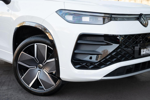 2026 Volkswagen Tayron R4 200TSI eHybrid R-Line SUV Image 6