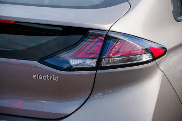 2022 Hyundai IONIQ AE.V4 Electric Elite Coupe Image 7