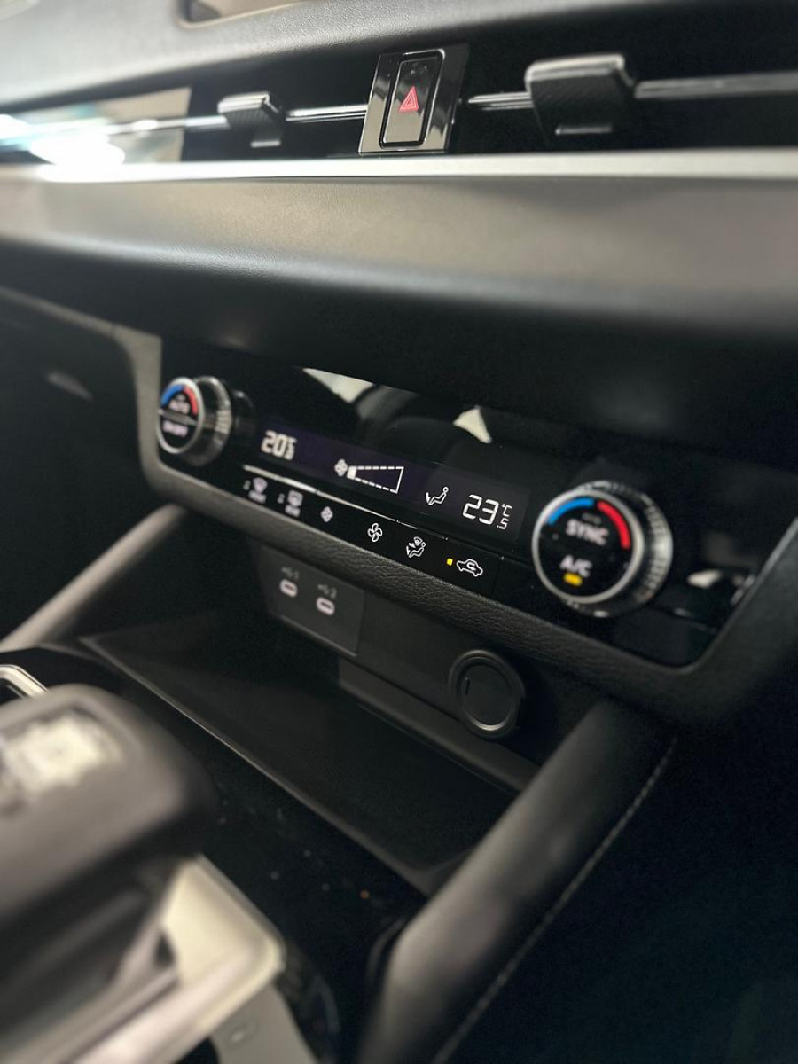 2025 MY24 Mitsubishi Outlander ZM ES SUV Image 17