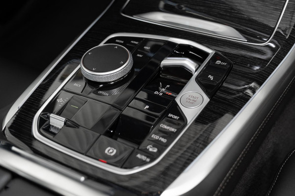 2026 BMW X7 G07 LCI xDrive40i M Sport SUV image 13