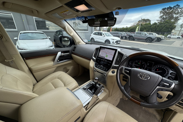2017 Toyota LandCruiser VDJ200R Sahara SUV Image 24