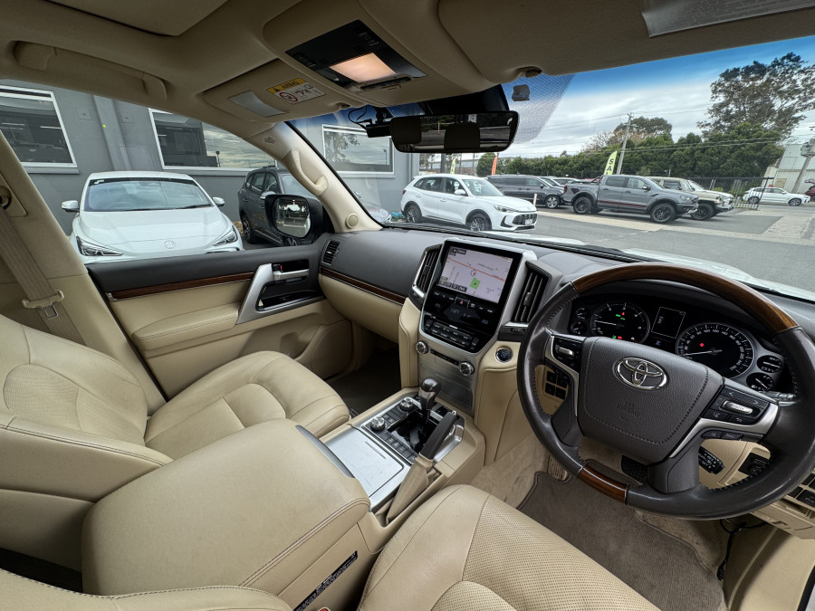 2017 Toyota LandCruiser VDJ200R Sahara SUV Image 24