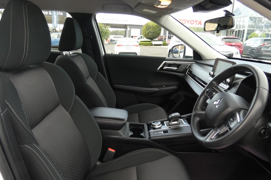 2023 Mitsubishi Outlander ZM MY23 ES 7 SEAT 2WD SUV Image 16