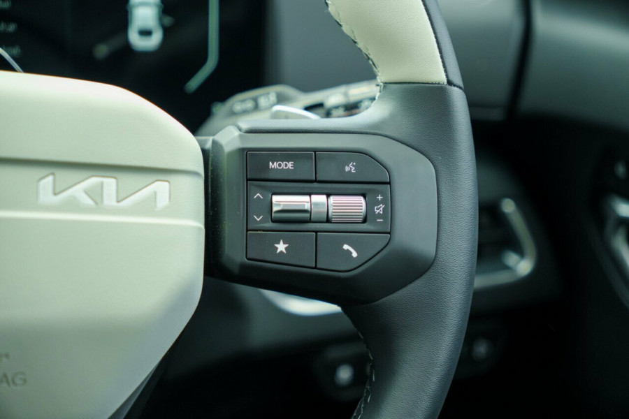 2025 Kia K4 CL4m GT-Line Sedan Image 11