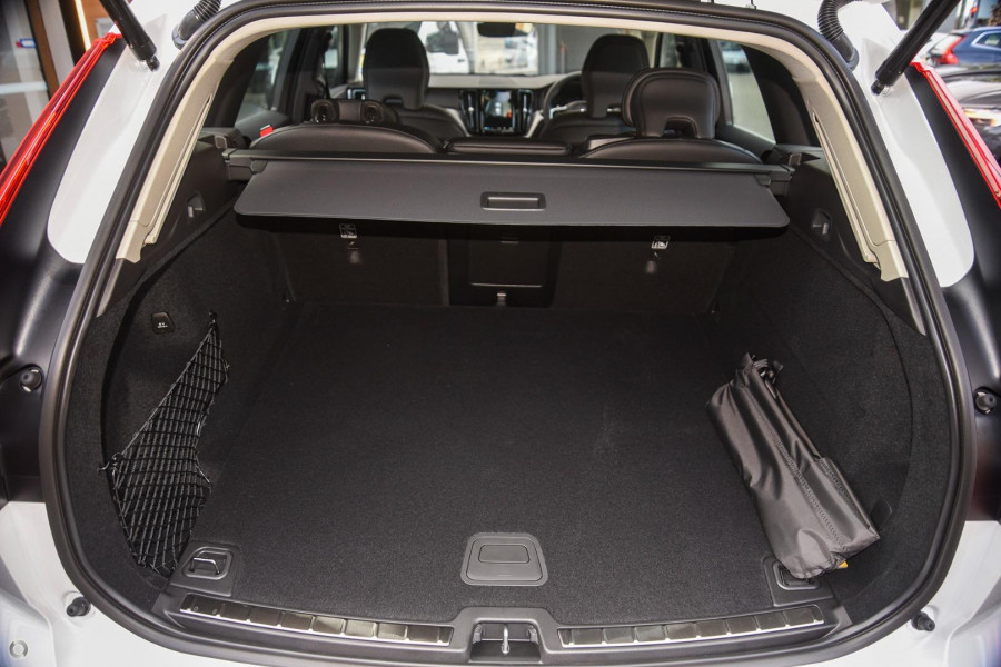 2023 Volvo XC60  Ultimate B5 Bright SUV Image 10