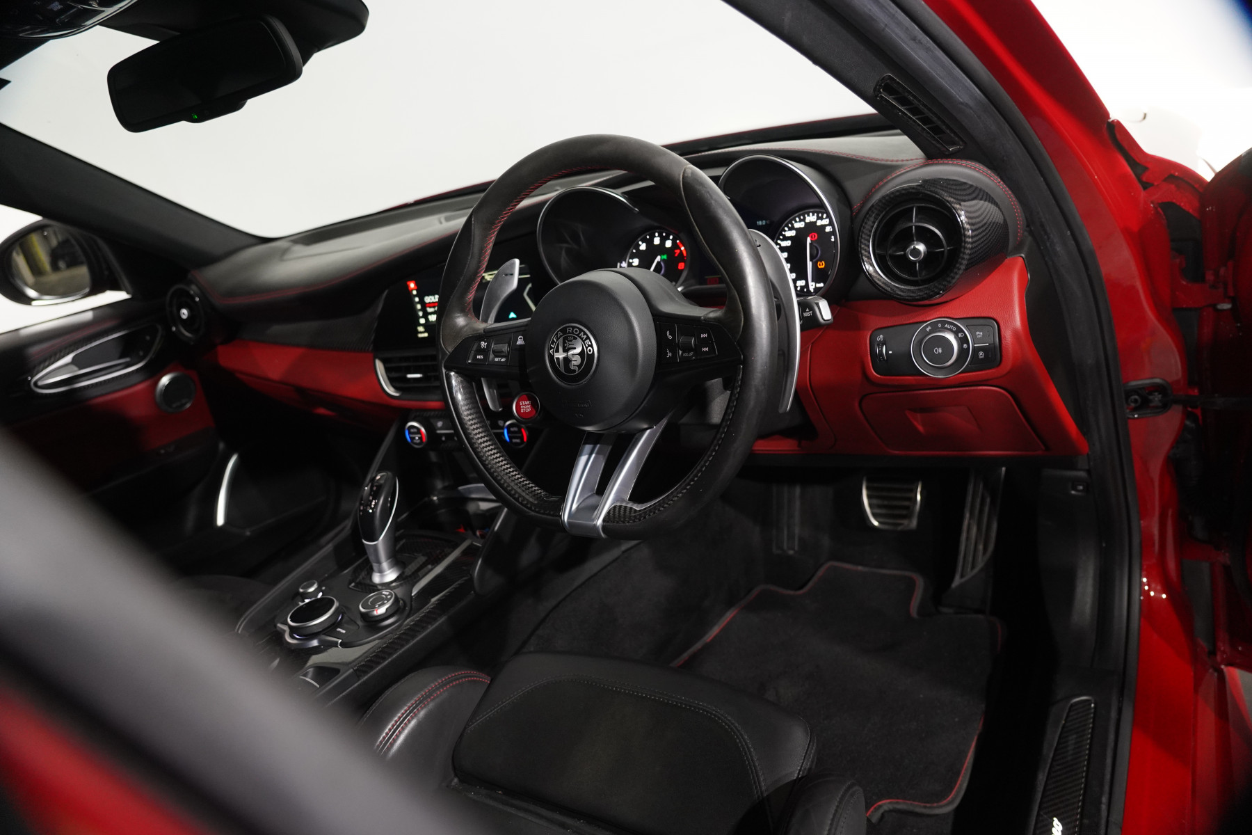2017 Alfa Romeo Giulia Quadrifoglio (Qv) Sedan Image 11