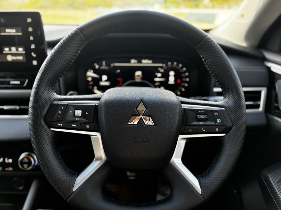 2025 Mitsubishi Outlander ZM Exceed SUV Image 16