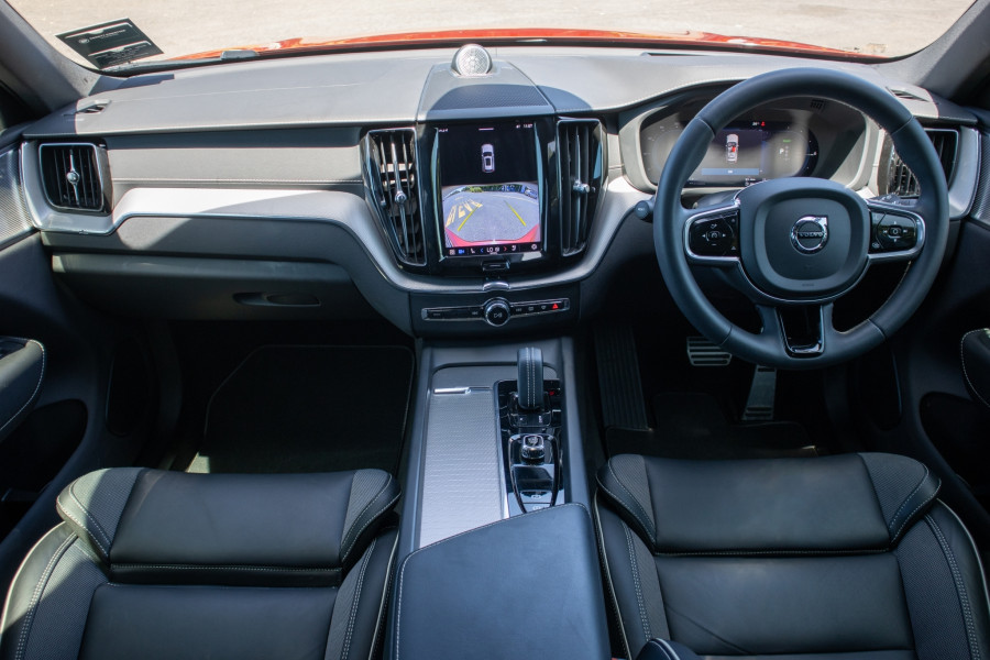 2022 Volvo XC60 T8 RECHARGE PHEV Ultimate SUV Image 9