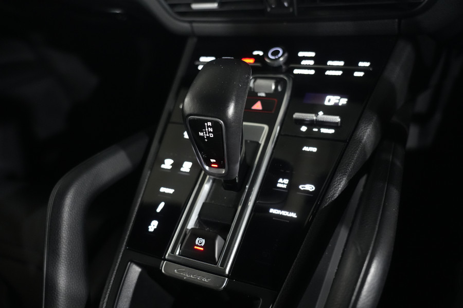 2020 Porsche Cayenne SUV Image 16