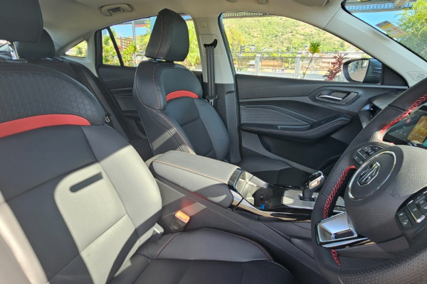 2024 MG MG5 AP32 Essence Sedan