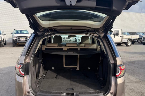 2015 Land Rover Discovery Sport L550 TD4 HSE SUV Image 14