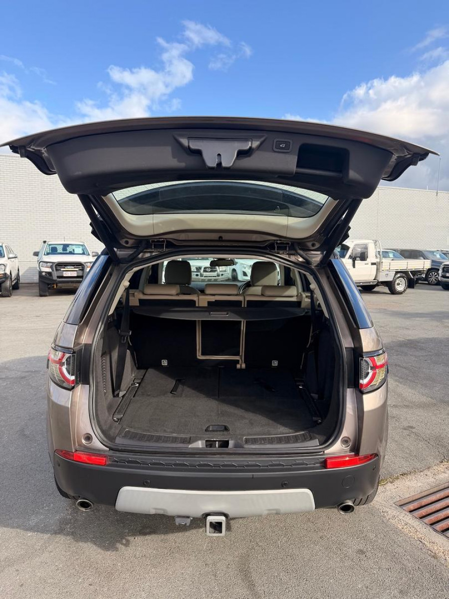 2015 Land Rover Discovery Sport L550 TD4 HSE SUV Image 14