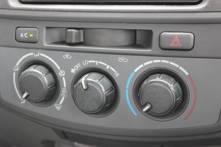 2012 Toyota HiLux TGN16R  Workmate Cab chassis - single cab Image 14