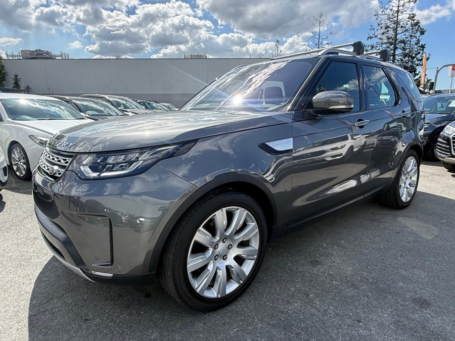 2018 Land Rover Discovery Series 5 HSE Luxury SUV Image 11
