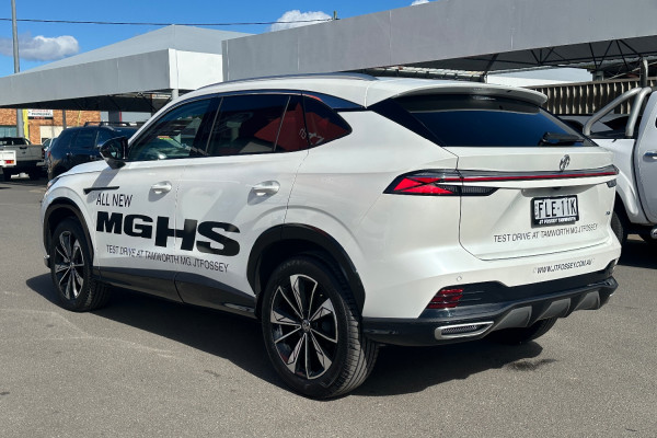 2024 MY24.5 MG HS AS33 Essence SUV Image 5