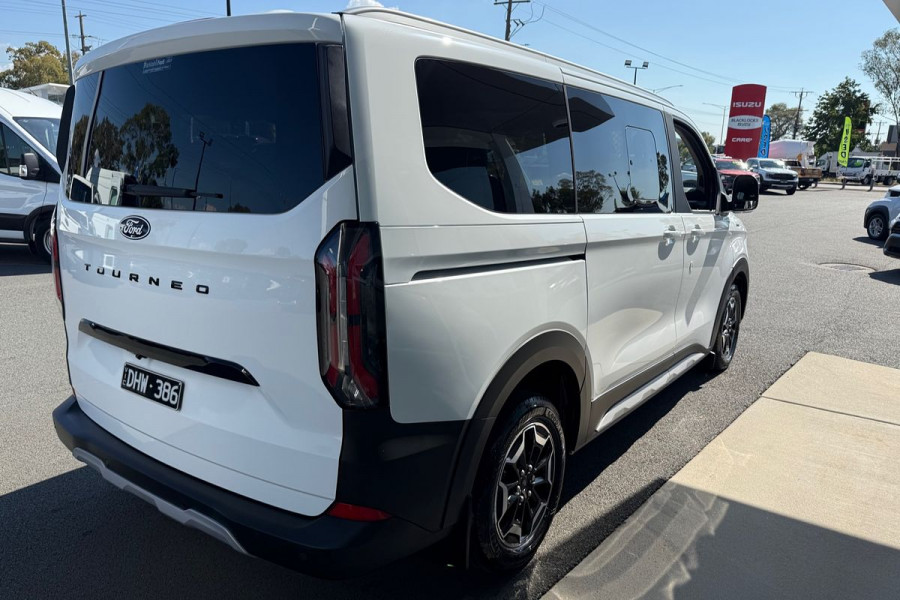 2024 Ford Tourneo AV Active Van Image 7