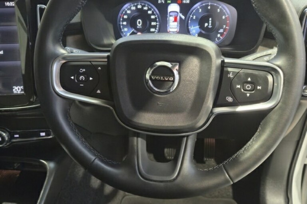 2022 Volvo XC40 XZ T4 Inscription SUV Image 11