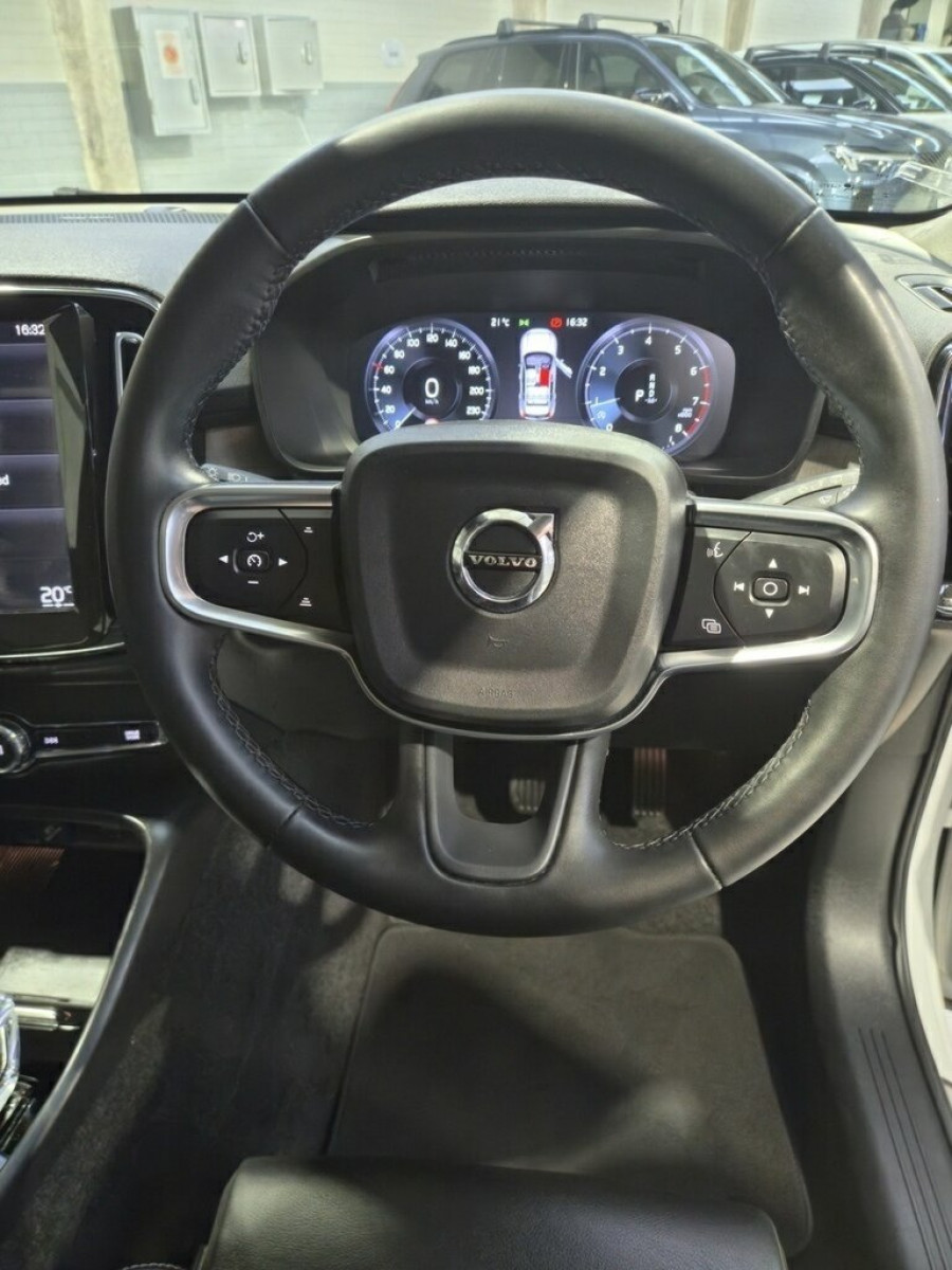 2022 Volvo XC40 XZ T4 Inscription SUV Image 11