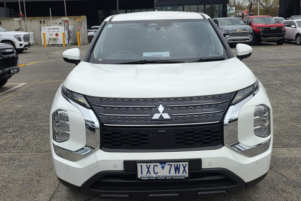 2023 Mitsubishi Outlander ZM ES SUV Image 2
