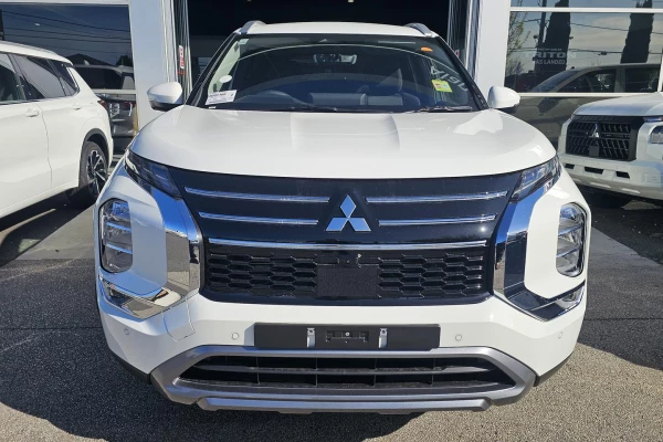 2026 Mitsubishi Outlander ZM LS SUV Image 2