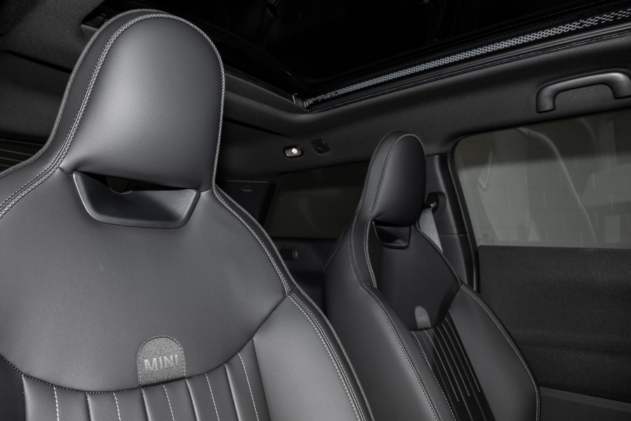 2026 MINI Cooper J01 SE Favoured Hatch