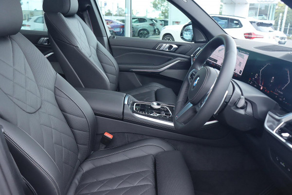 2025 BMW X5 G05 LCI xDrive40i M Sport SUV image 13