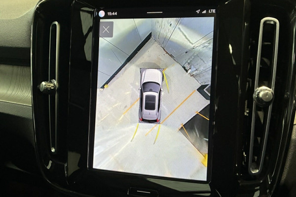2023 Volvo XC40 XZ Ultimate B5 Dark SUV Image 17
