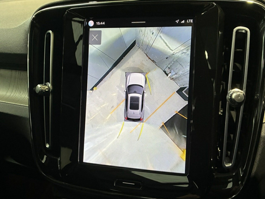 2023 Volvo XC40 XZ Ultimate B5 Dark SUV Image 17