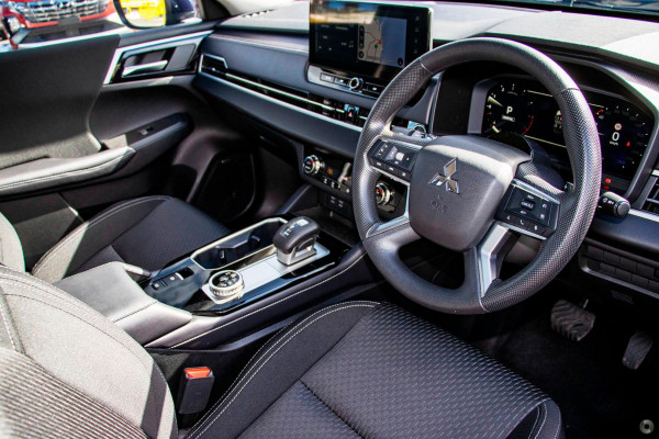 2026 Mitsubishi Outlander ZM ES SUV Image 6