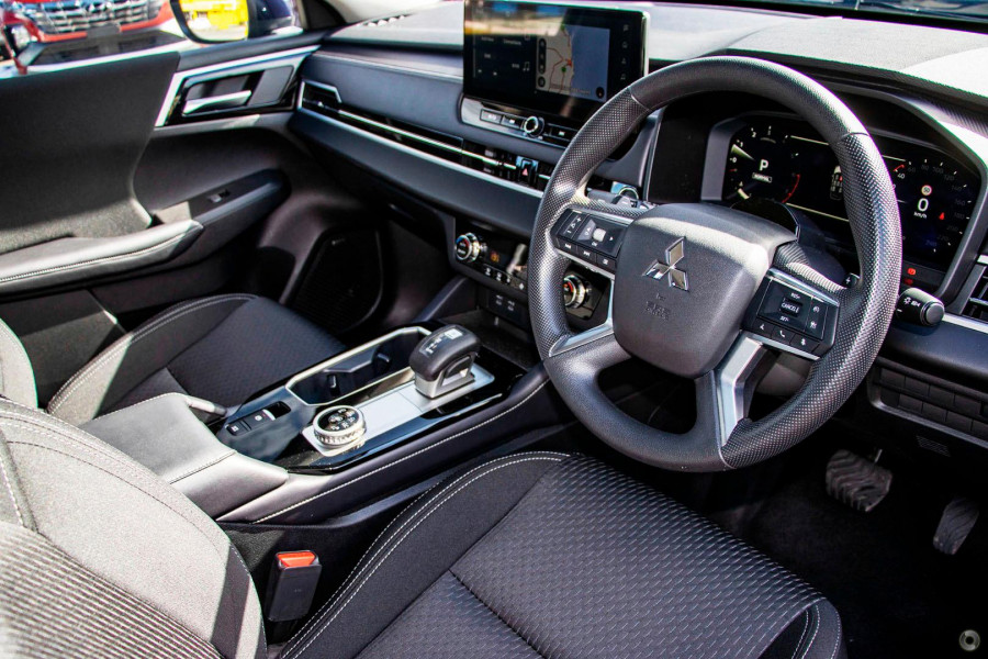 2026 Mitsubishi Outlander ZM ES SUV Image 6