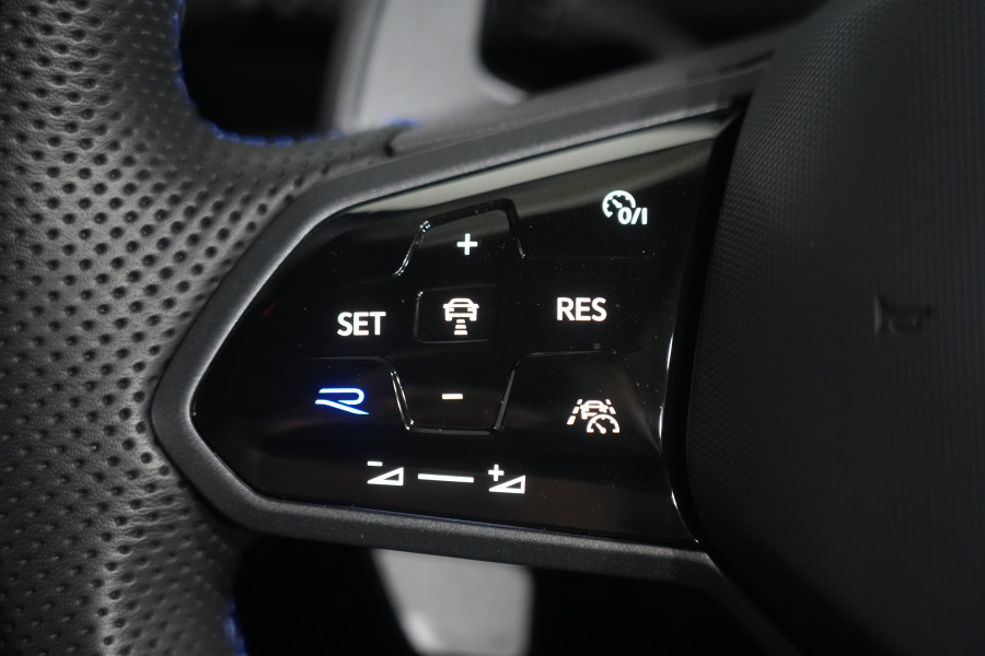 2024 Volkswagen Golf 7 R Hatch Image 25