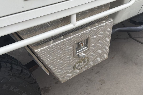 2013 Toyota LandCruiser VDJ76R GX Cab Chassis Image 7