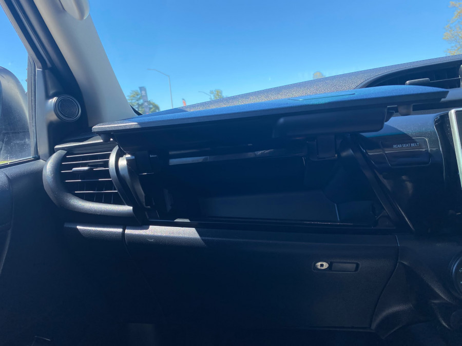 2019 Toyota HiLux  SR Dual Cab Cab Chassis Image 13