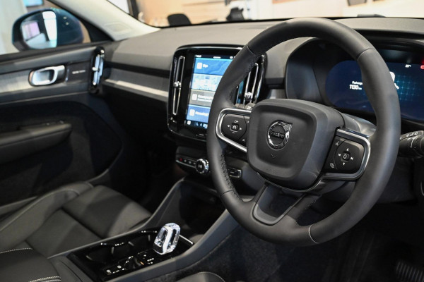 2024 MY25 Volvo XC40  Ultra B4 Bright SUV Image 5