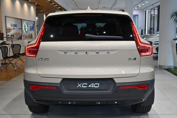 2026 Volvo XC40 XZ Ultra B4 Dark SUV Image 3