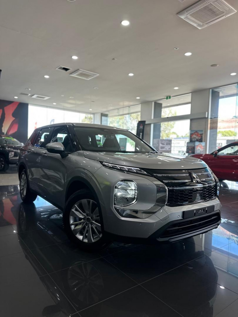 2025 MY24 Mitsubishi Outlander ZM ES SUV Image 1