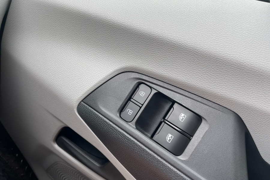 2023 LDV Deliver 9 MWB Van Image 19