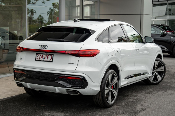 2026 Audi Q5 e-hybrid 270kW SUV image 2