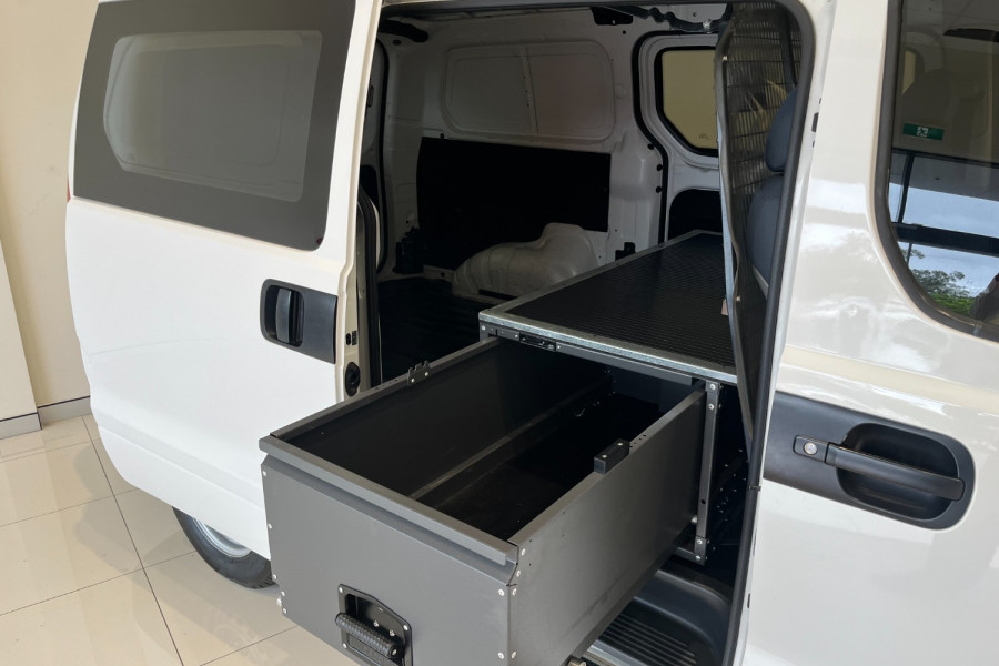 2015 MY16 Hyundai iLoad TQ3-V Series II  Van Image 13