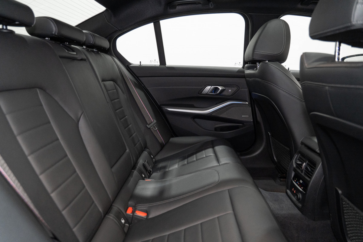2019 BMW M3 40i Xdrive Sedan Image 3
