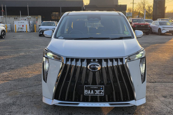 2026 GAC M8 PHEV  Luxury People Mover Image 2