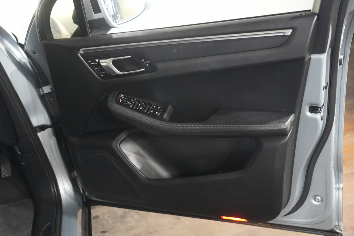 2019 Porsche Macan SUV