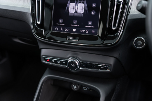 2025 MY26 Volvo XC40 XZ Ultra B4 Bright SUV Image 27
