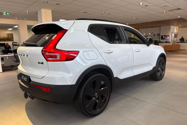 2025 Volvo XC40 XZ Black Edition SUV Image 2