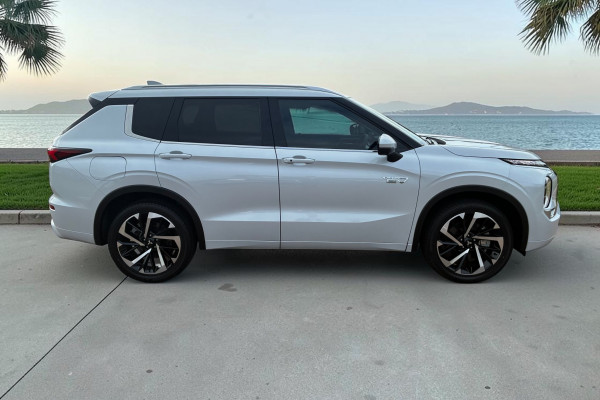 2025 MY24 Mitsubishi Outlander ZM PHEV Exceed SUV Image 7