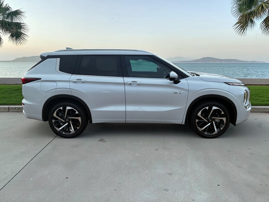 2025 MY24 Mitsubishi Outlander ZM PHEV Exceed SUV Image 7